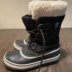 Like New Sorel Carnival Boots Size 5.5